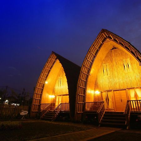 Villa Chavaminerva Bambu - Lembang Cikareumbi Luaran gambar